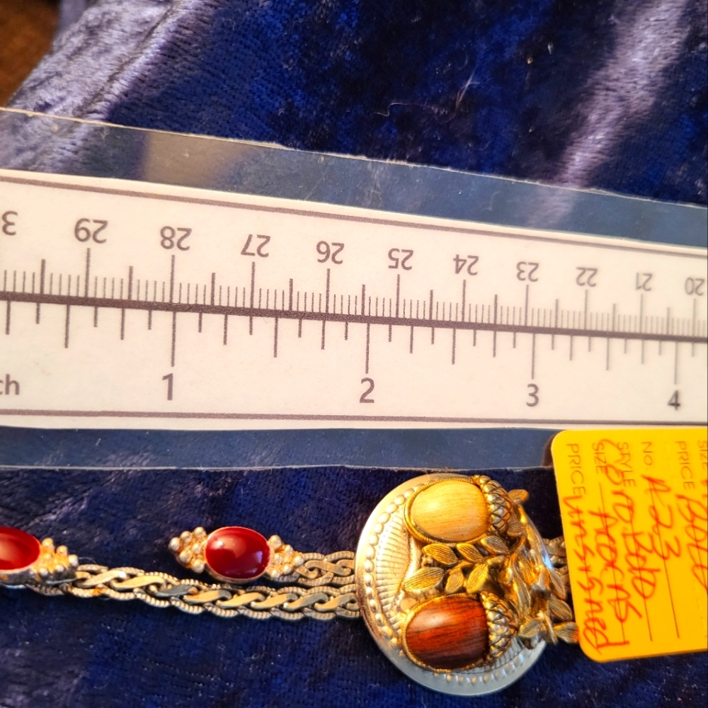 Bolo Coro Acorns Woodgrain Oak